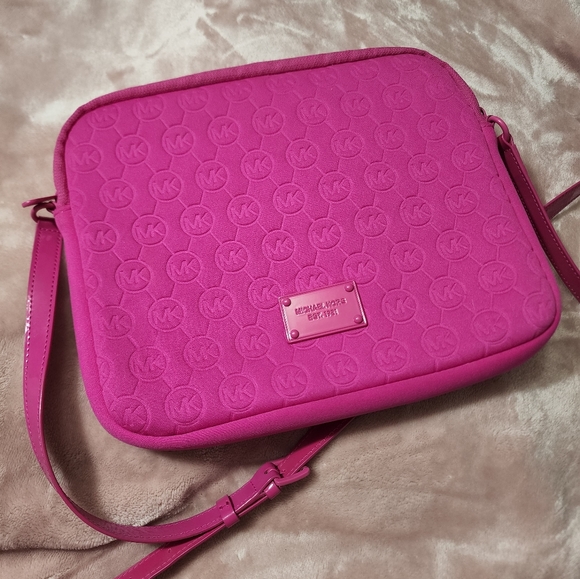 MK Pink tablet/ipad/laptop bag - Picture 6 of 11